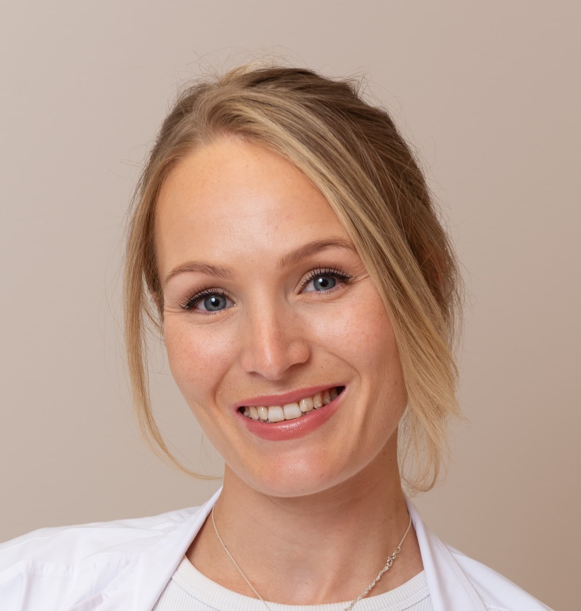 Sara Stewart — Pihlajalinna