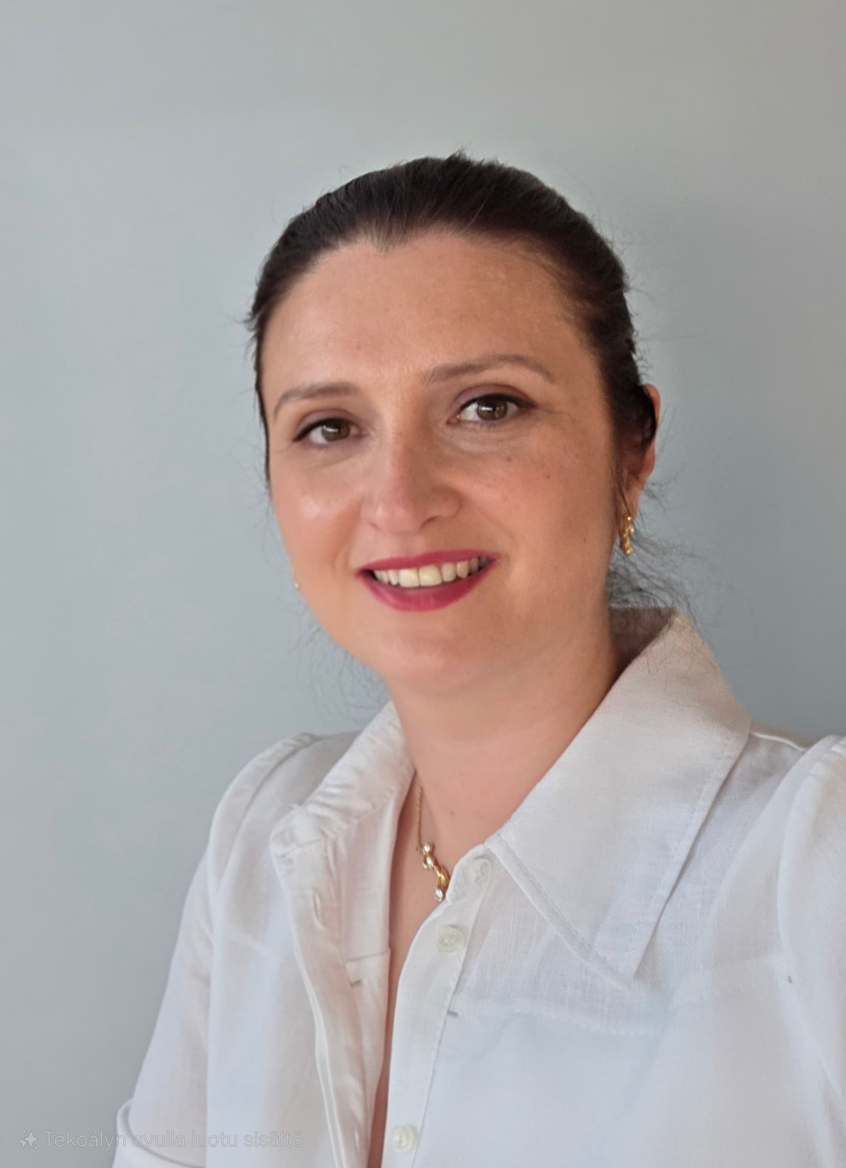 Julia Avelin — Pihlajalinna