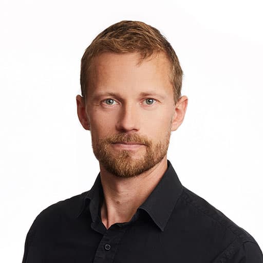 Roopejussi Sarvilinna, Lääketieteen tohtori — Pihlajalinna